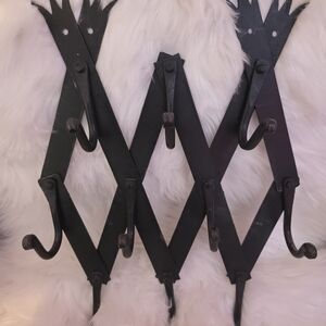 Expandable Sturdy Metal Wall Hook